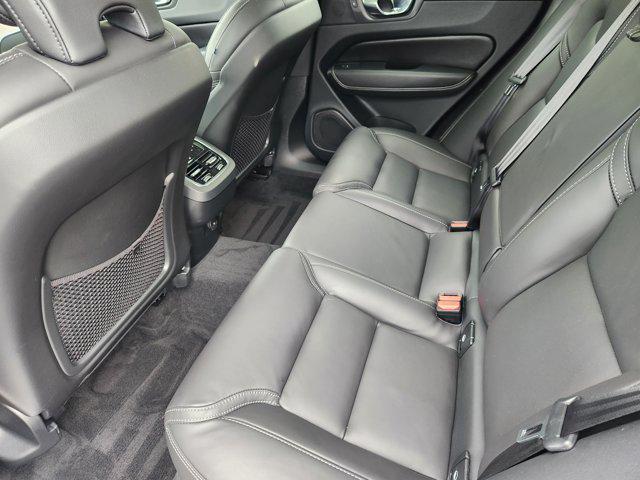 Photo of 2022 Crystal White Metallic Volvo XC60