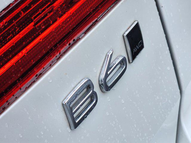 Photo of 2022 Crystal White Metallic Volvo XC60