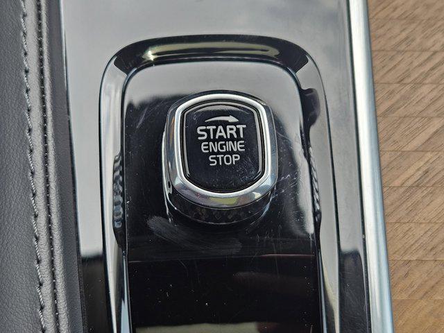 Photo of 2024 Vapour Grey Metallic Volvo XC90