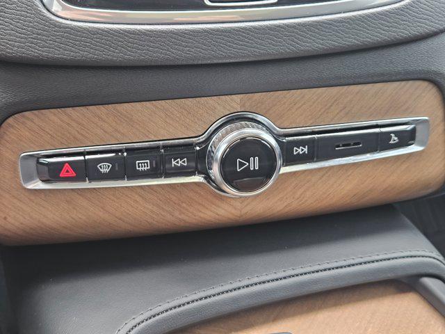 Photo of 2024 Vapour Grey Metallic Volvo XC90