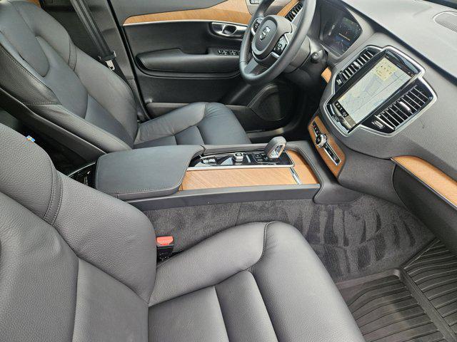 Photo of 2024 Vapour Grey Metallic Volvo XC90