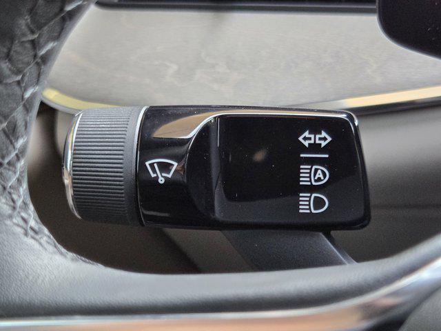 Photo of 2025 Onyx Black Metallic Volvo EX90