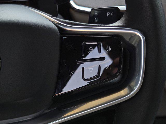 Photo of 2025 Onyx Black Metallic Volvo EX90