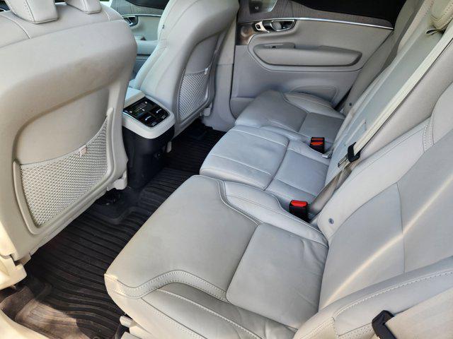 Photo of 2025 Onyx Black Metallic Volvo XC90