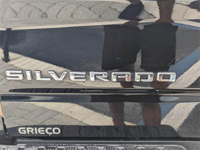 Photo of 2022 Black Chevrolet Silverado 1500