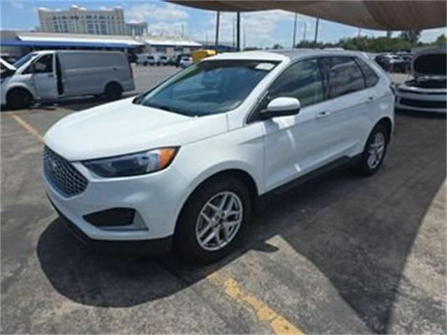 Photo of 2024 Oxford White Ford Edge