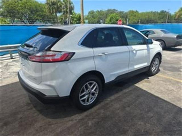 Photo of 2024 Oxford White Ford Edge