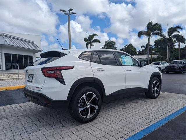 Photo of 2024 Summit White Chevrolet Trax
