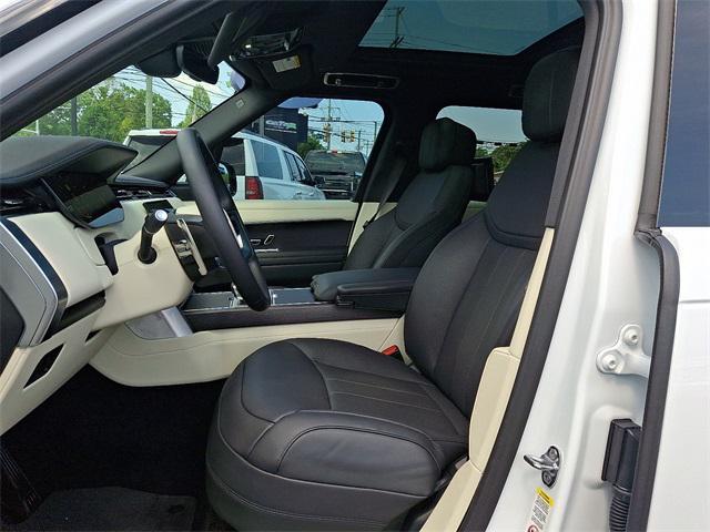 Photo of 2024 White Land Rover Range Rover