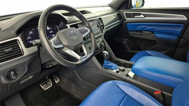 Photo of 2023 Gray Volkswagen Atlas Cross Sport