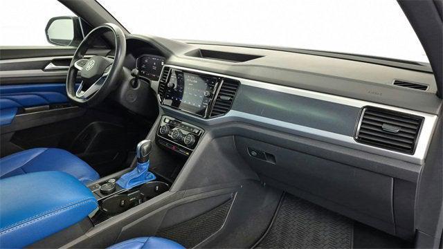 Photo of 2023 Gray Volkswagen Atlas Cross Sport