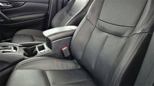 Photo of 2022 Silver Nissan Rogue Sport
