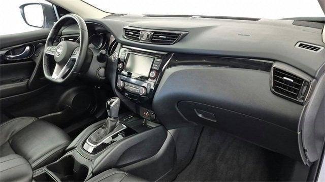 Photo of 2022 Silver Nissan Rogue Sport