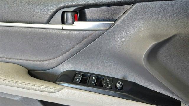 Photo of 2018 Silver Toyota Camry