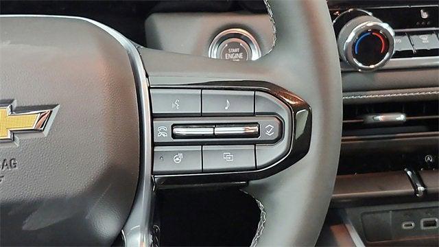 Photo of 2025 Summit White Chevrolet Colorado