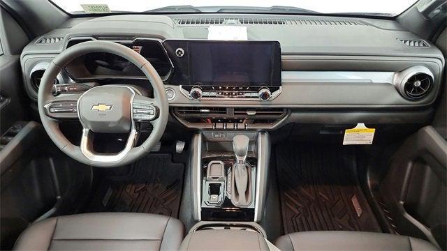 Photo of 2025 Summit White Chevrolet Colorado