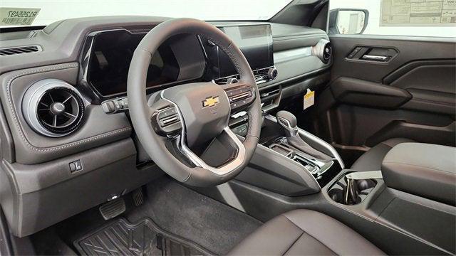 Photo of 2025 Summit White Chevrolet Colorado