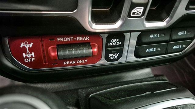 Photo of 2025 White Jeep Gladiator