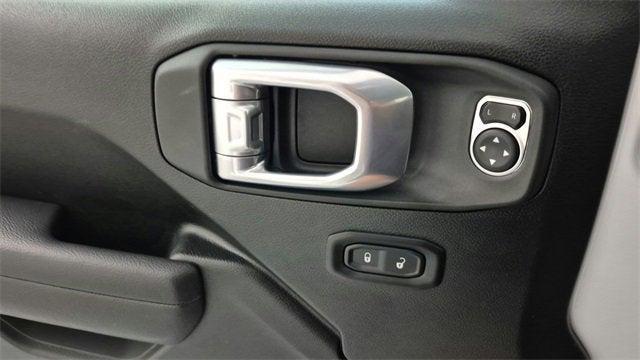 Photo of 2025 White Jeep Gladiator