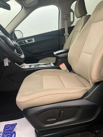 Photo of 2024 Carbonized Gray Metallic Ford Explorer