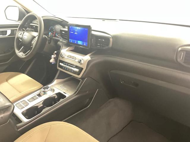 Photo of 2024 Carbonized Gray Metallic Ford Explorer
