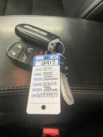 Photo of 2016 Bright White Clearcoat Jeep Grand Cherokee