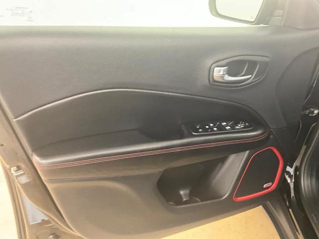 Photo of 2018 Diamond Black Jeep Compass