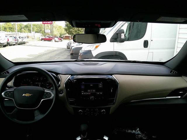 Photo of 2022 Mosaic Black Metallic Chevrolet Traverse