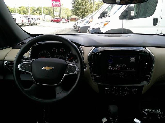 Photo of 2022 Mosaic Black Metallic Chevrolet Traverse