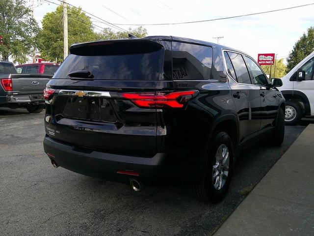 Photo of 2022 Mosaic Black Metallic Chevrolet Traverse