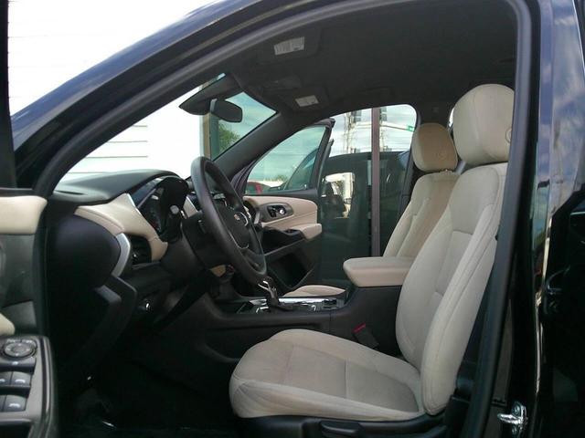 Photo of 2022 Mosaic Black Metallic Chevrolet Traverse