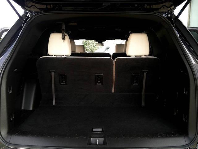 Photo of 2022 Mosaic Black Metallic Chevrolet Traverse