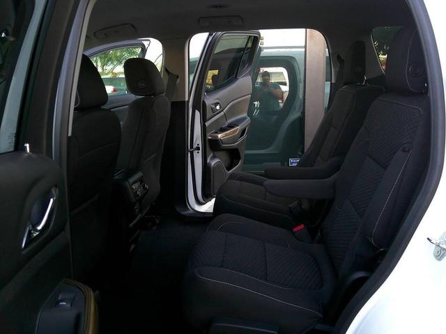 Photo of 2019 Summit White GMC Acadia