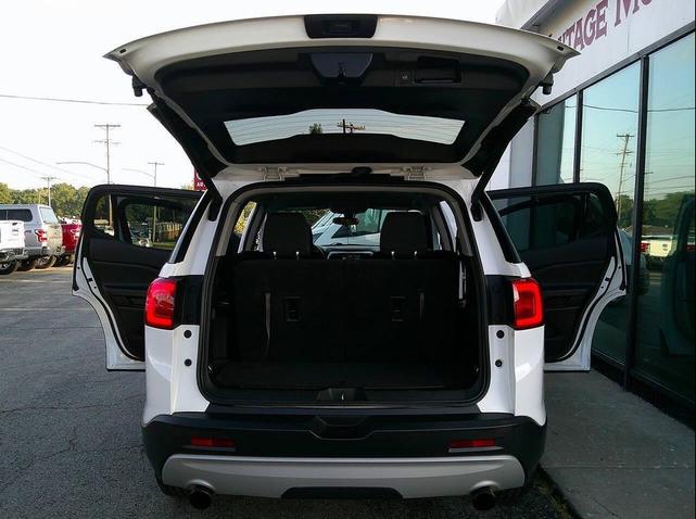 Photo of 2019 Summit White GMC Acadia