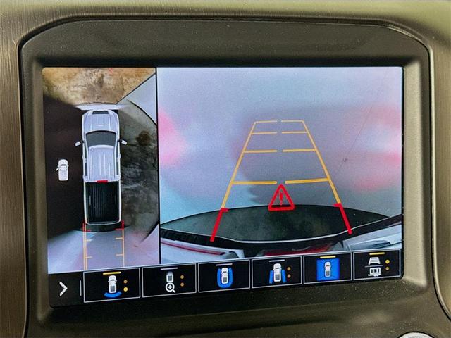 Photo of 2022 Summit White GMC Sierra 2500