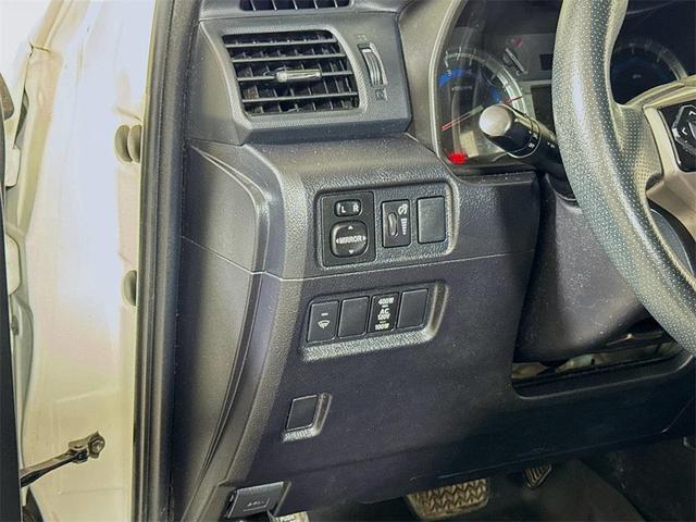 Photo of 2018 Super White Toyota 4Runner