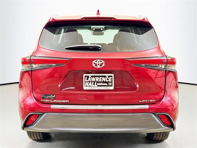 Photo of 2022 Ruby Flare Pearl Toyota Highlander
