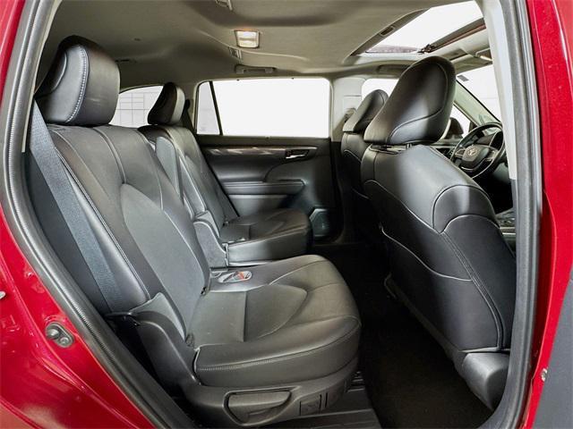Photo of 2022 Ruby Flare Pearl Toyota Highlander