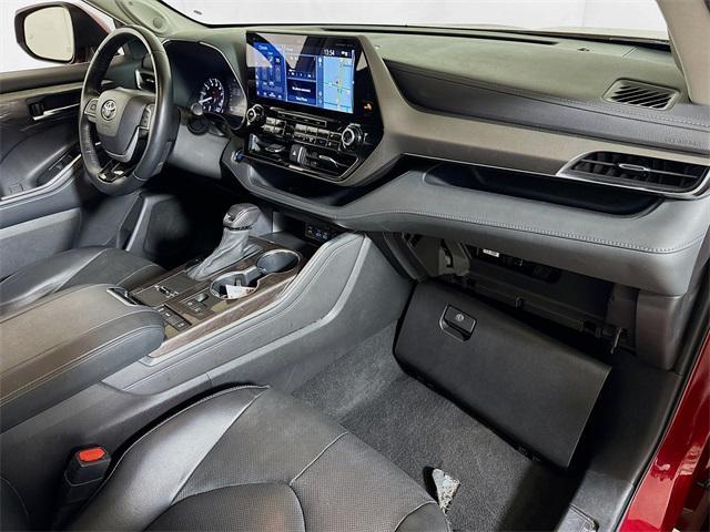 Photo of 2022 Ruby Flare Pearl Toyota Highlander
