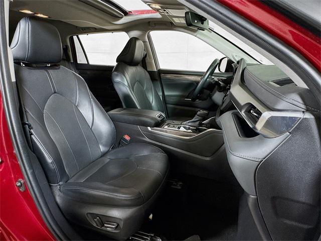 Photo of 2022 Ruby Flare Pearl Toyota Highlander