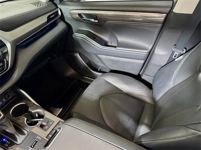 Photo of 2022 Ruby Flare Pearl Toyota Highlander