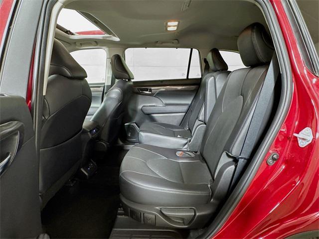 Photo of 2022 Ruby Flare Pearl Toyota Highlander