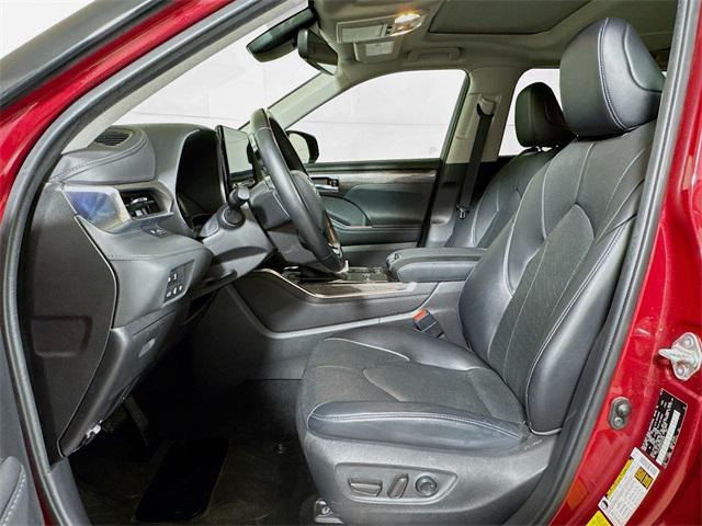 Photo of 2022 Ruby Flare Pearl Toyota Highlander