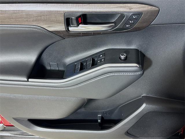 Photo of 2022 Ruby Flare Pearl Toyota Highlander