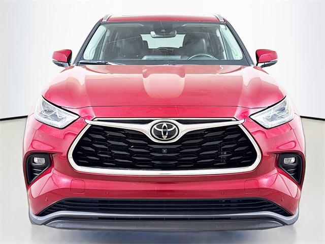 Photo of 2022 Ruby Flare Pearl Toyota Highlander