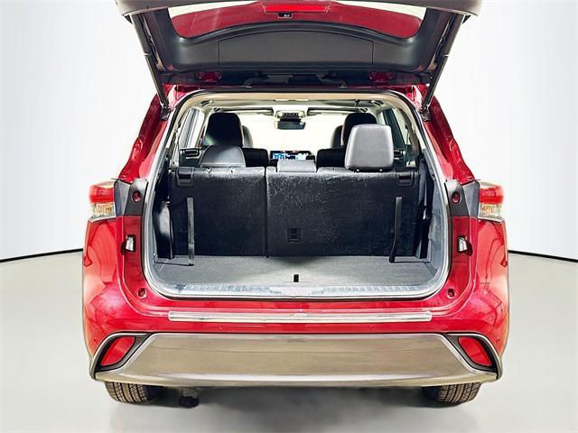 Photo of 2022 Ruby Flare Pearl Toyota Highlander
