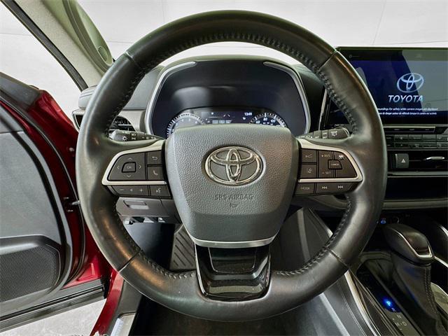 Photo of 2022 Ruby Flare Pearl Toyota Highlander