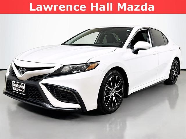 Photo of 2023 Ice Cap Toyota Camry