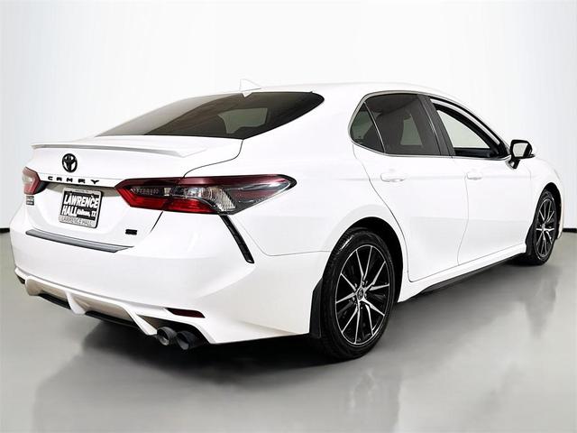 Photo of 2023 Ice Cap Toyota Camry