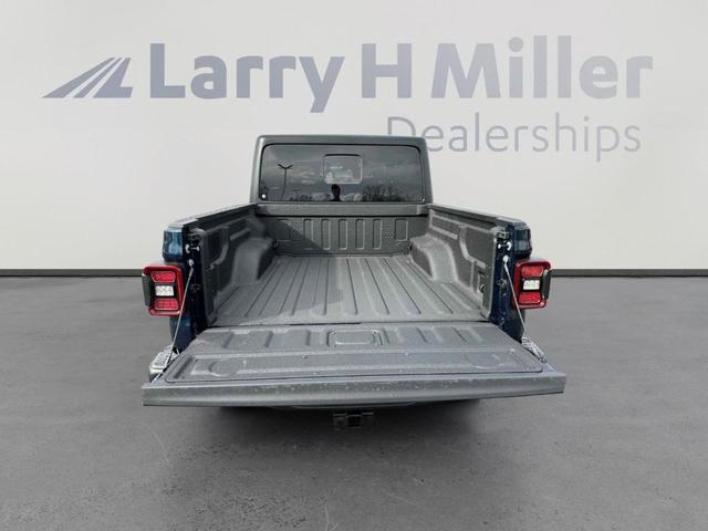 Photo of 2025 Fathom Blue Pearlcoat Jeep Gladiator